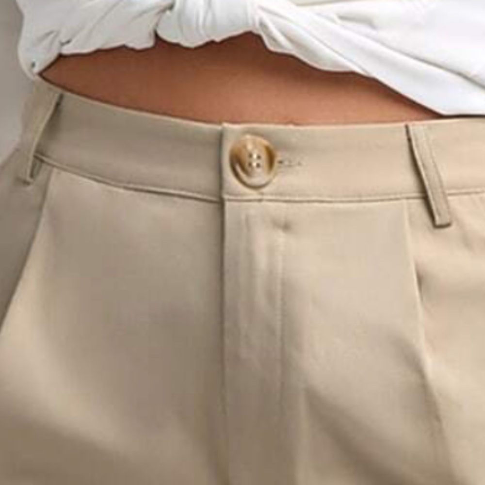 Solid High Waisted Pockets Minimalist Bermuda Shorts - Picture 3 of 5